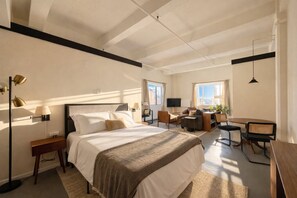 Tabla de planchar con plancha, wifi, ropa de cama