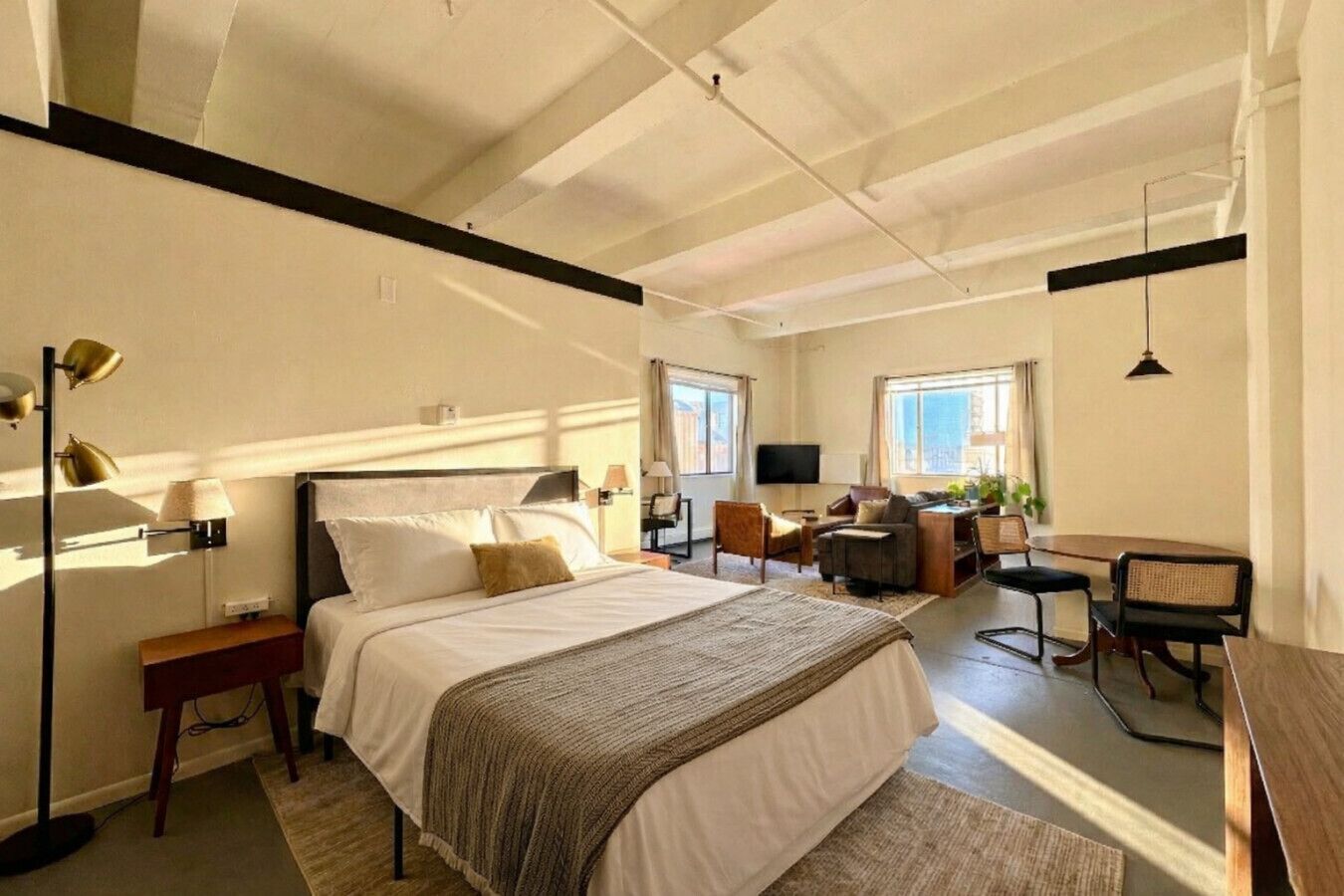 Iron/ironing board, WiFi, bed sheets