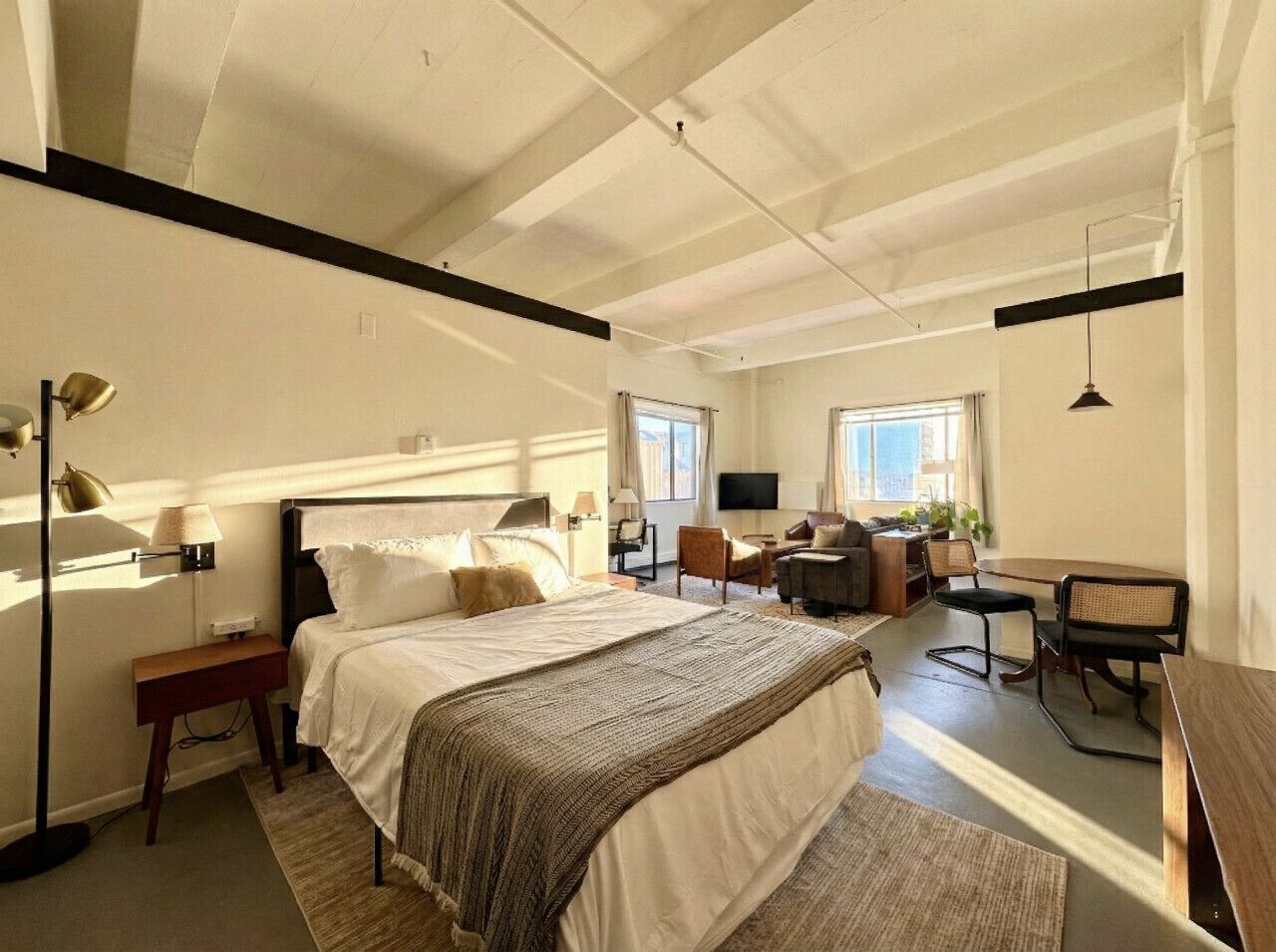 Strykjärn/strykbräda, wi-fi och sängkläder