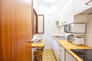 Private kitchen - Vila Gama - Azálea Apartment (Machico)