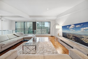 Living area - River View 2 bed 2 bath Penthouse Canary Wharf (London)