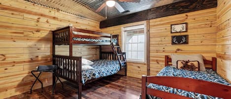 3 bedrooms, travel cot, WiFi, bed sheets