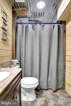 Dusch, hårtork och handdukar