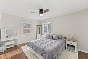 Planxa i posts de planxar, wifi i roba de llit 