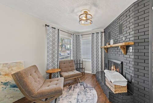 Cozy Ranch Retreat, near Liberty Triangle w/ EV