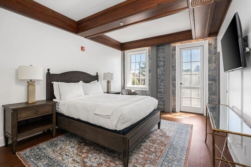 Sonoma Stonehouse Hotel