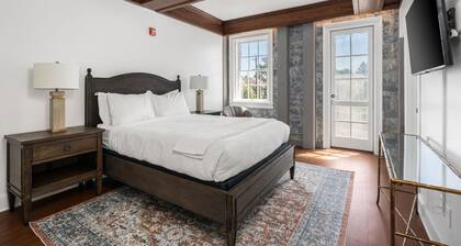 Sonoma Stonehouse Hotel
