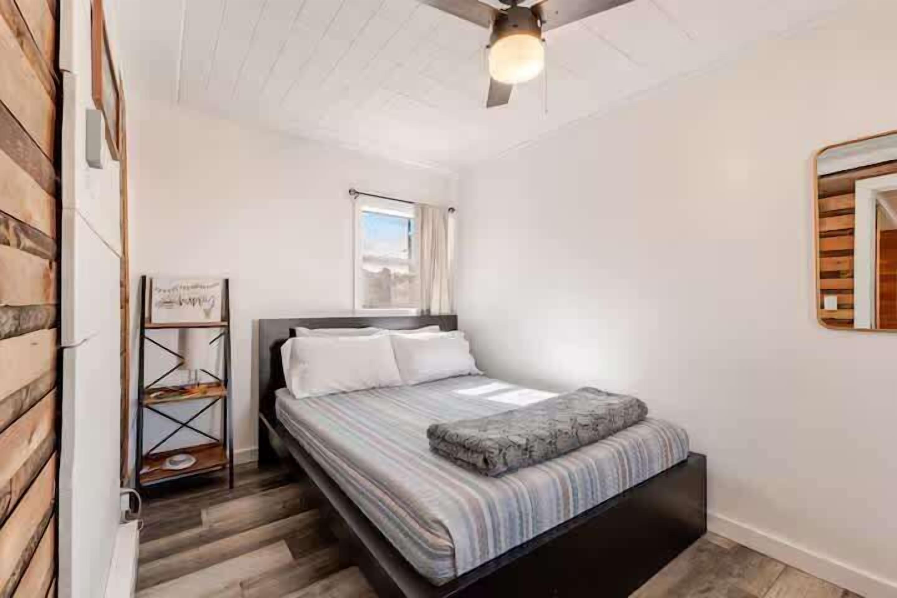 1 chambre, fer et planche à repasser, Wi-Fi gratuit, draps fournis