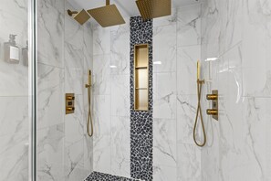 Shower, hair dryer, towels, shampoo - Modern Double Unit in the Heart of Indianapolis (Indianapolis)