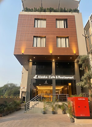 Exterior detail - M Square Express (Indore)