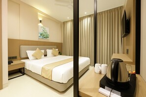 مكتب ومساحة عمل للكمبيوتر المحمول وواي فاي مجانًا