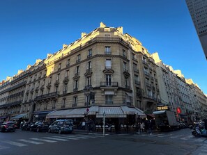 Point of interest - Cozy Mini-Studio for 2 Near Louvre/ Metro/Elevator (Paris)