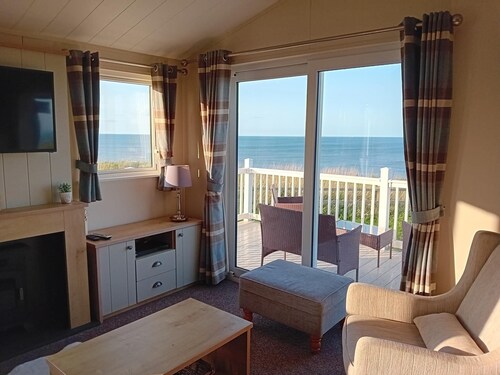 Stunning 3 Bedroom Lodge with Amazing Sea Views