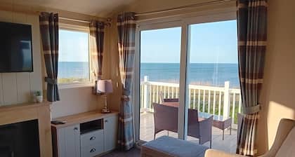 Stunning 3 Bedroom Lodge with Amazing Sea Views