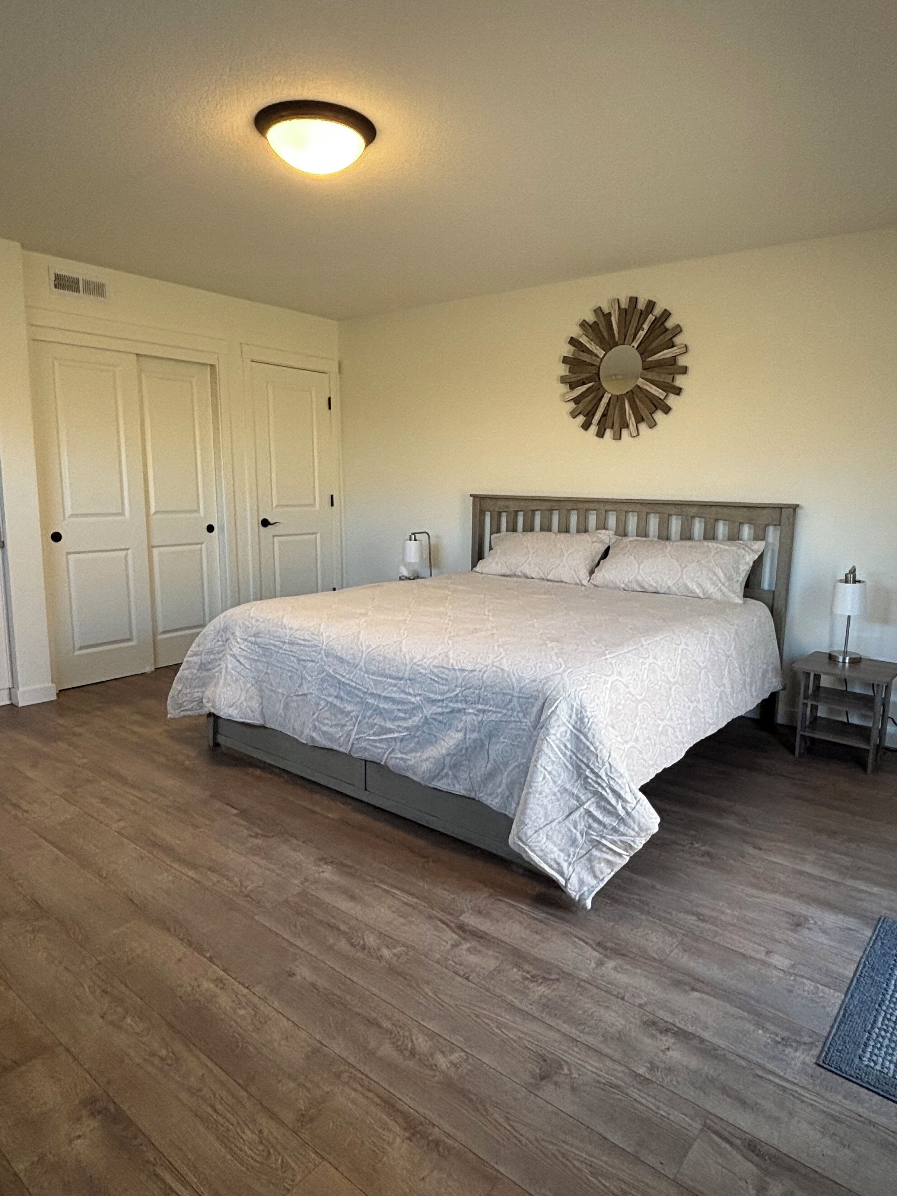 Iron/ironing board, WiFi, bed sheets