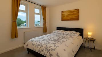 Iron/ironing board, WiFi, bed sheets