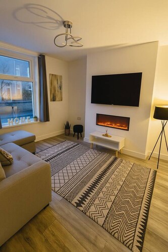 New Modern Home for Families & Groups|Free Parking