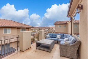 Terrace/patio - Spacious 4BR/5 BTH House Pools, slides, Lazy River, Private Hot Tub, Snow Canyon (Santa Clara)