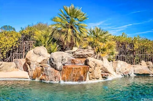 Yosemite Getaway - Pool & Heated Spa/Game Room/Family & Pet Friendly