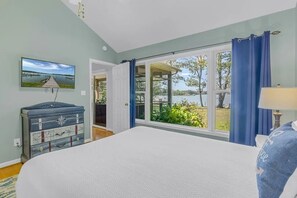 Iron/ironing board, Internet, bed sheets - " DOCK TALES" Sunset Views, Private Dock, Kayaks & FUN on Little Wicomico River! (Reedville)