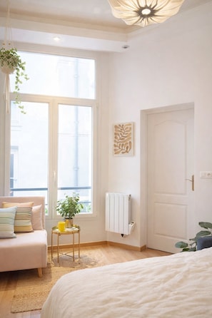 1 slaapkamer, een strijkplank/strijkijzer, wifi, beddengoed
