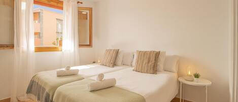 Bügeleisen/Bügelbrett, Internetzugang, Bettwäsche