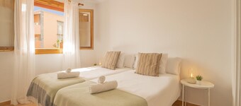 Accommodation with pool near the beach