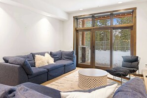 Fernseher, Kamin