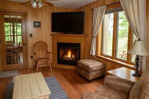 Living area - Nitschke's Resort Cabin #15 (Minocqua)
