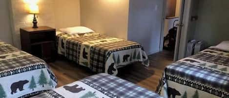 Maison, Plusieurs lits, foyer (GS - Big Dipper #3) | 4 chambres, décor unique, ameublement unique, literie fournie