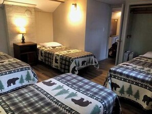 House, Multiple Beds, Fireplace (GS - Big Dipper #3) | 4 bedrooms, individually decorated, individually furnished, bed sheets - Gresham Shores - Big Dipper - PET Friendly (Woodruff)