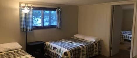 Casa, varias camas, chimenea (GS - Big Dipper #3) | 4 habitaciones, decoración personalizada y muebles diferentes