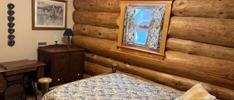 House, Multiple Beds, Patio (Katherine Lake Lodge) | 4 bedrooms, individually decorated, individually furnished, desk