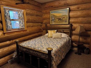 4 bedrooms, individually decorated, individually furnished, desk - Katherine Lake Lodge (Hazelhurst)