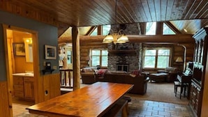 Hus, flere senger, terrasse (Katherine Lake Lodge) | Innvendig