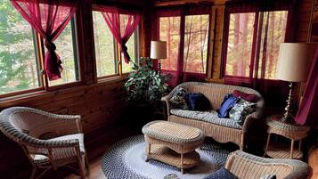 House, Multiple Beds, Patio (Katherine Lake Lodge) | Living area