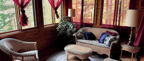 House, Multiple Beds, Patio (Katherine Lake Lodge) | Living area