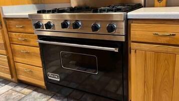 House, Multiple Beds, Patio (Katherine Lake Lodge) | Private kitchen