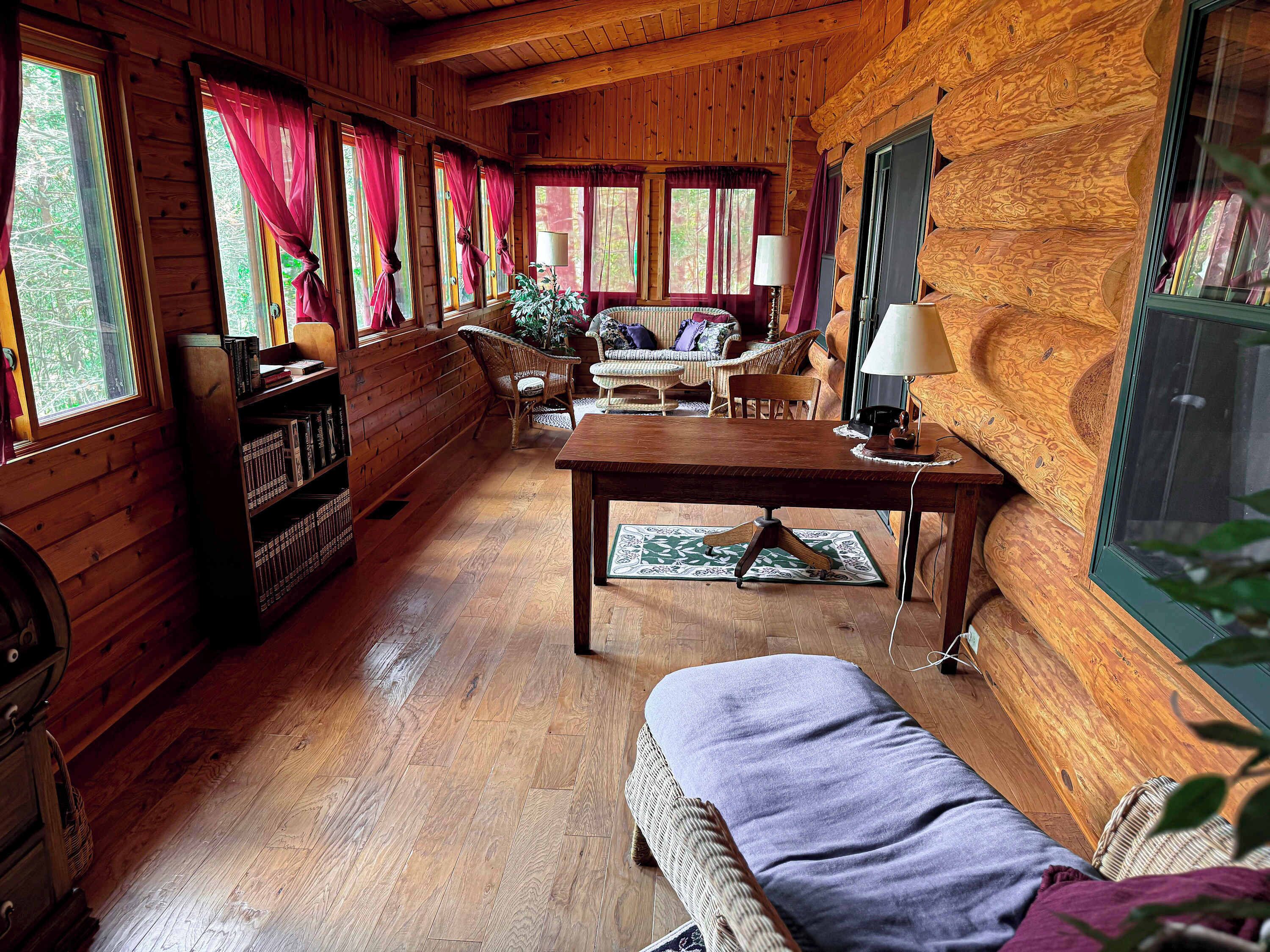 Ferienhaus, Mehrere Betten, Terrasse (Katherine Lake Lodge) | Wohnbereich