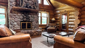 Hus, flere senger, terrasse (Katherine Lake Lodge) | Oppholdsområde