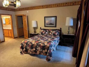 4 bedrooms, individually decorated, individually furnished, desk - Katherine Lake Lodge (Hazelhurst)
