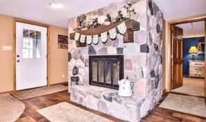 Interior - Mercer Lake Musky Lodge (Minocqua)