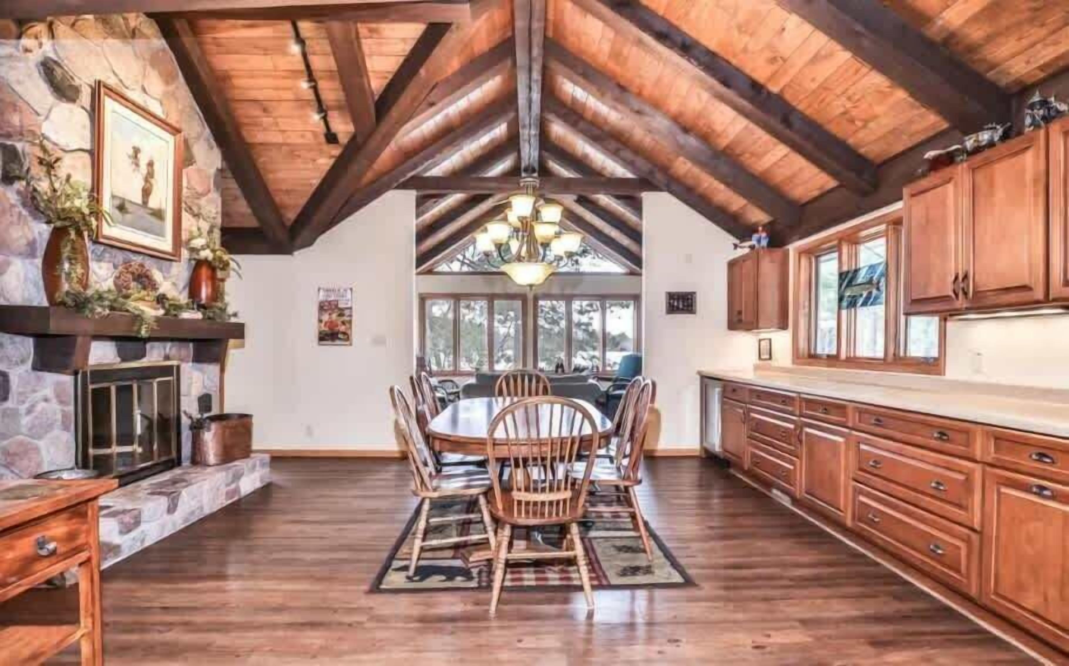 House, Multiple Beds, Kitchen (Musky Lodge) | Dining