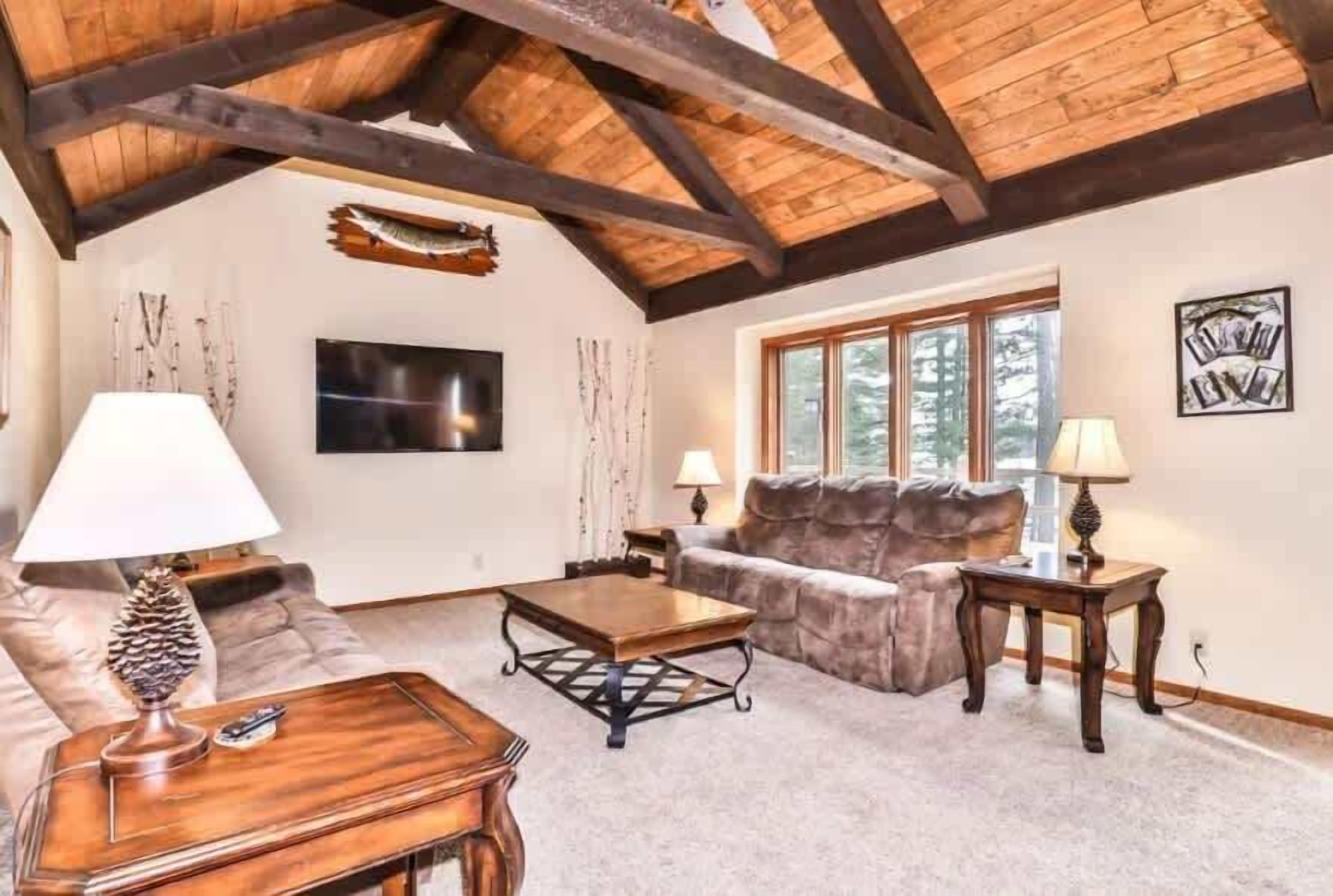 House, Multiple Beds, Kitchen (Musky Lodge) | Living area