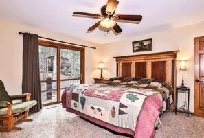 6 bedrooms, individually decorated, individually furnished, bed sheets - Mercer Lake Musky Lodge (Minocqua)