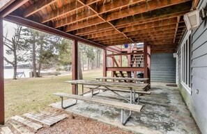 Outdoor dining - Mercer Lake Musky Lodge (Minocqua)