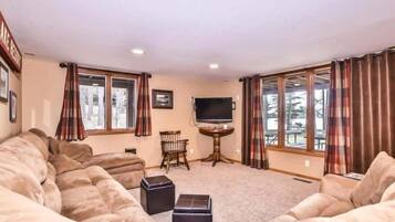 Ferienhaus, Mehrere Betten, Küche (Musky Lodge) | Wohnbereich