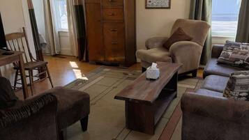 House, Multiple Beds, Kitchen (Margeson) | Living area