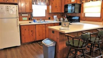 Cabin, Multiple Beds, Kitchen, Garden View (Old Stoney's Bass) | Private kitchen