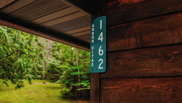 A wooden cabin with a sign displaying the number 1462. - Old Stoney's Bass (Woodruff)